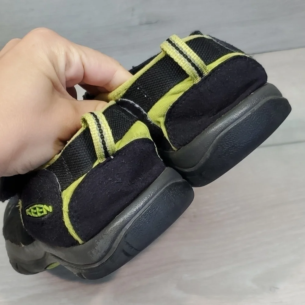 Keen Kids Big Boy Sandals Outdoor Hiking shoes sz 5
